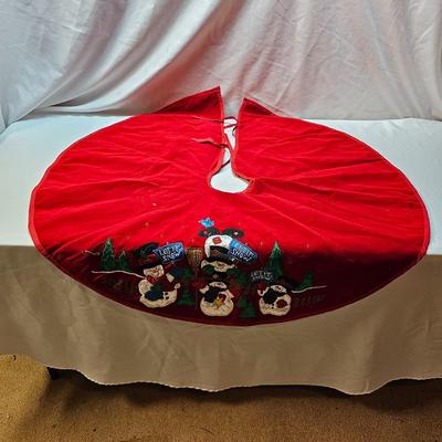 Large Collection of Christmas Pillows, Rugs, Mats, Quilts & More  (S1-JS)