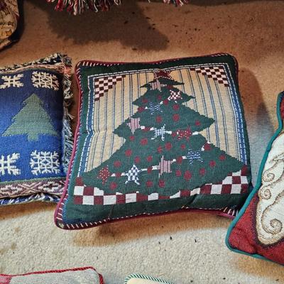 Large Collection of Christmas Pillows, Rugs, Mats, Quilts & More  (S1-JS)