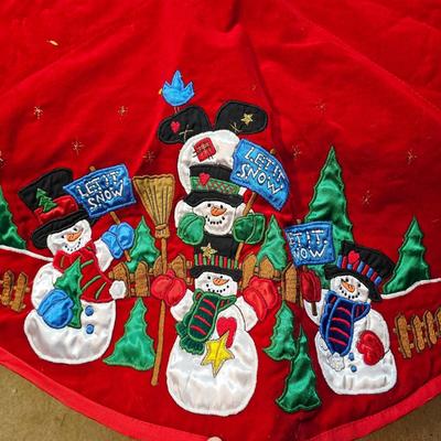 Large Collection of Christmas Pillows, Rugs, Mats, Quilts & More  (S1-JS)