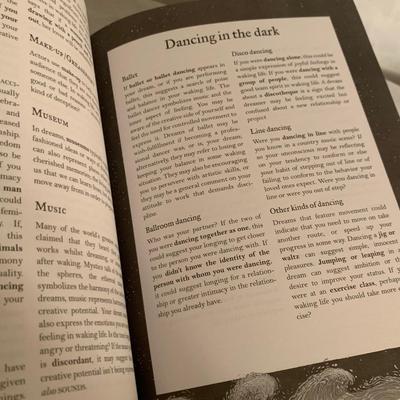 Sound + Sleep Sound Machine with The Element Encyclopedia of 20,000 Dreams (MB-BBL)