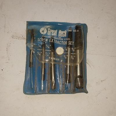 Carpenter tools - sledgehammer - saw - pipe cutter- and vintage drill