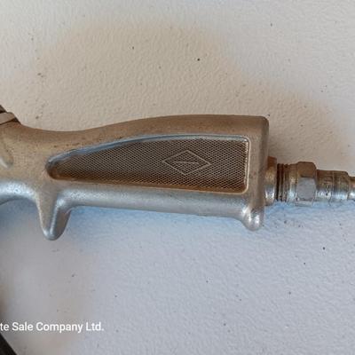 Cutting torch head with an assortment of air fittings