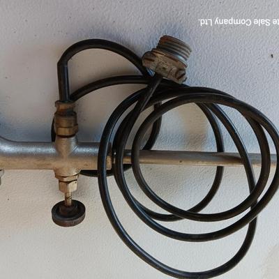 Cutting torch head with an assortment of air fittings