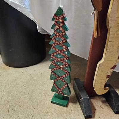 Miscellaneous Wood Christmas Cutouts, Yard Stakes, Table Sitters & More  (S1-JS)