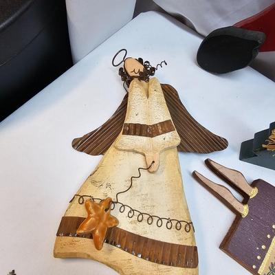 Miscellaneous Wood Christmas Cutouts, Yard Stakes, Table Sitters & More  (S1-JS)