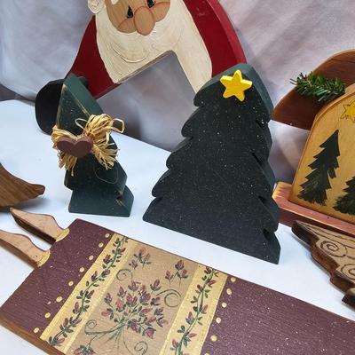Miscellaneous Wood Christmas Cutouts, Yard Stakes, Table Sitters & More  (S1-JS)