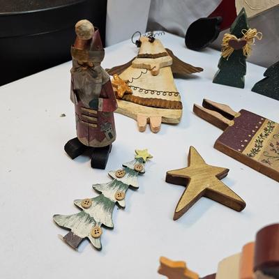 Miscellaneous Wood Christmas Cutouts, Yard Stakes, Table Sitters & More  (S1-JS)