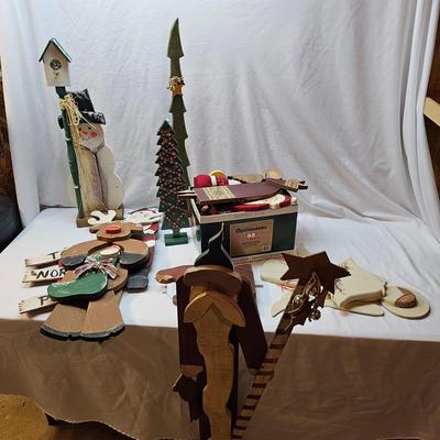 Miscellaneous Wood Christmas Cutouts, Yard Stakes, Table Sitters & More  (S1-JS)