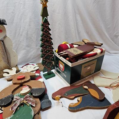 Miscellaneous Wood Christmas Cutouts, Yard Stakes, Table Sitters & More  (S1-JS)