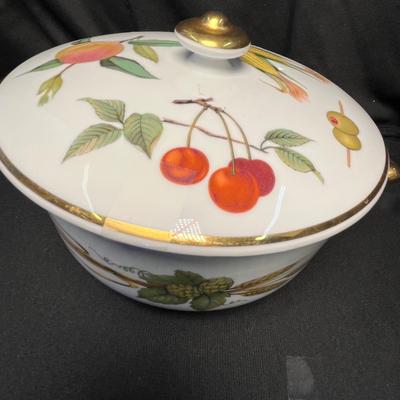 Royal Worcester Evesham round Casserole