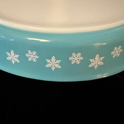Turquoise Snowflake Lidded Pyrex Baking Dishes  (K-KL)