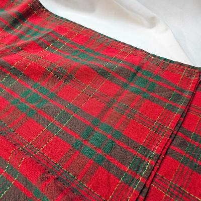 Christmas Serving Plates, Tablecloths  & More  (S1-JS)