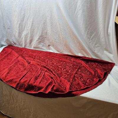 Christmas Serving Plates, Tablecloths  & More  (S1-JS)