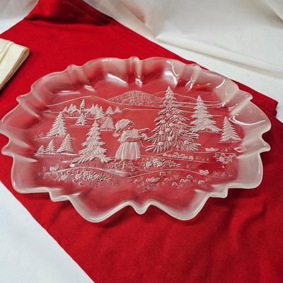 Christmas Serving Plates, Tablecloths  & More  (S1-JS)