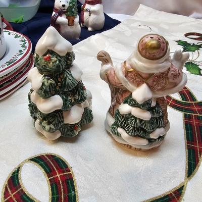 Christmas Serving Plates, Tablecloths  & More  (S1-JS)