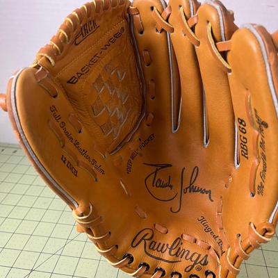 Rawlings Baseball Glove