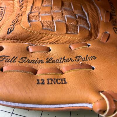 Rawlings Baseball Glove