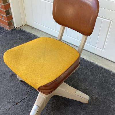 Vintage desk chair, padded swivel metal on wheels 31"H 27"W 17"seat depth