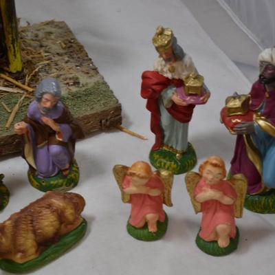 Handmade Wood Nativity Stable with Crafted Italian Pieces - AS IS