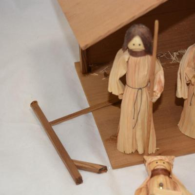 Handmade Corn Husk Doll Nativity Scene - AS IS