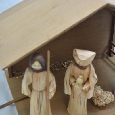 Handmade Corn Husk Doll Nativity Scene - AS IS