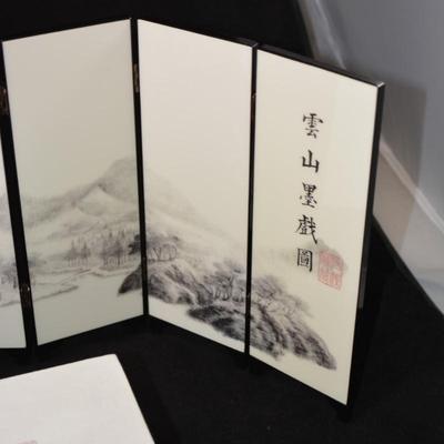 8 Panel Traditional Chinese Collapsible Art Piece w/ Box