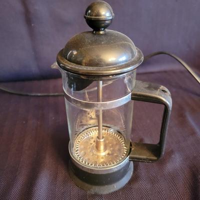 Hamilton Beach Expresso Machine and Two French Presses (K-DW)