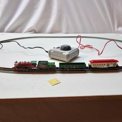 Bachmann N-Scale Christmas Train & Layout Board  (S1-JS)