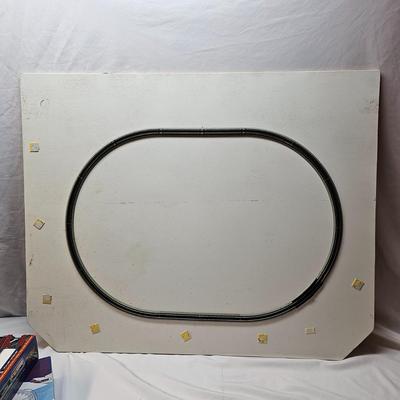 Bachmann N-Scale Christmas Train & Layout Board  (S1-JS)