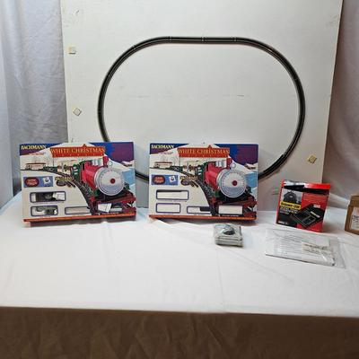 Bachmann N-Scale Christmas Train & Layout Board  (S1-JS)