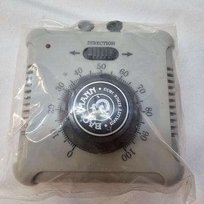 Bachmann N-Scale Christmas Train & Layout Board  (S1-JS)