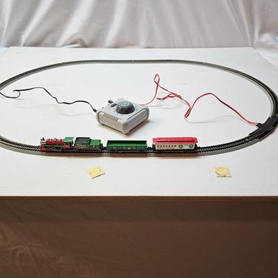 Bachmann N-Scale Christmas Train & Layout Board  (S1-JS)