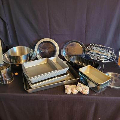 Baking Pans, Mixing Bowls and More (K-DW)