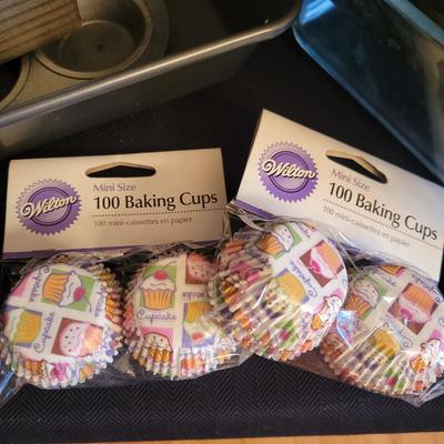 Baking Pans, Mixing Bowls and More (K-DW)