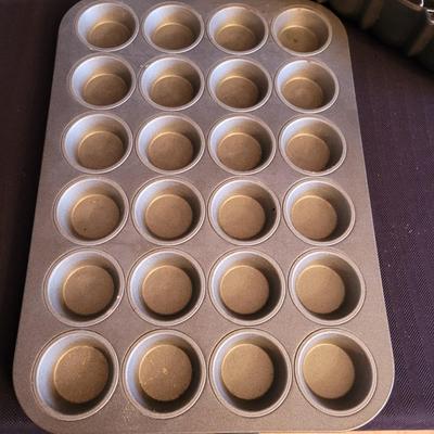 Baking Pans, Mixing Bowls and More (K-DW)