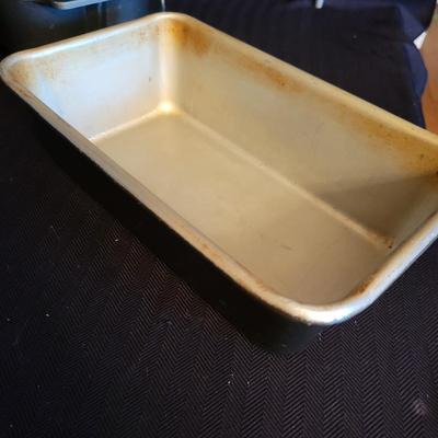 Baking Pans, Mixing Bowls and More (K-DW)