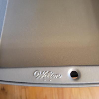 Baking Pans, Mixing Bowls and More (K-DW)