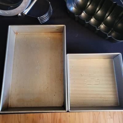 Baking Pans, Mixing Bowls and More (K-DW)