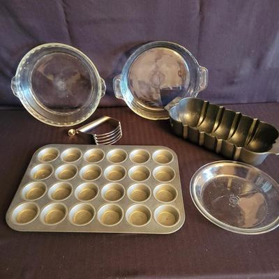 Baking Pans, Mixing Bowls and More (K-DW)