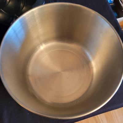 Baking Pans, Mixing Bowls and More (K-DW)