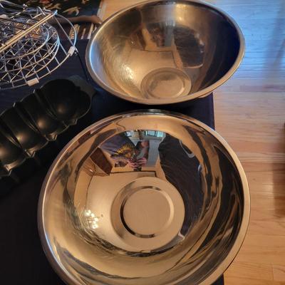Baking Pans, Mixing Bowls and More (K-DW)