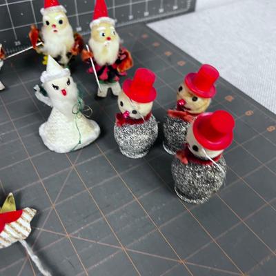1950's & 60's Christmas DÃ©cor: Santa, Candles, Pinecone, Glitter Snowman.