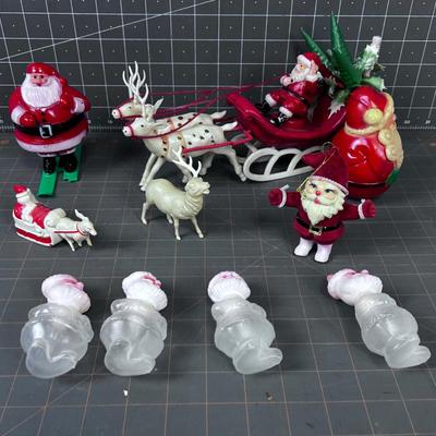 1960's Lot of Plastic Santa's. 