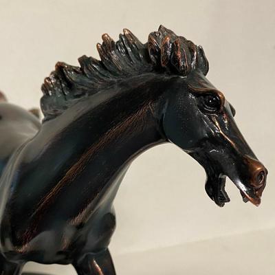  BRONZE EFFECT RUNNING MUSTANG WILD STALLION HORSE ART SCULPTURE