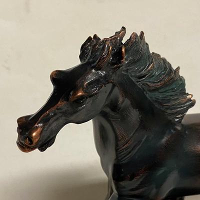  BRONZE EFFECT RUNNING MUSTANG WILD STALLION HORSE ART SCULPTURE