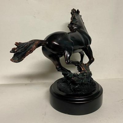  BRONZE EFFECT RUNNING MUSTANG WILD STALLION HORSE ART SCULPTURE
