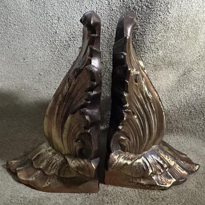  PM CRAFTSMAN CLASSICAL LEAF CAST METAL BOOKENDS