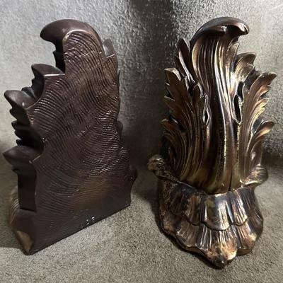  PM CRAFTSMAN CLASSICAL LEAF CAST METAL BOOKENDS