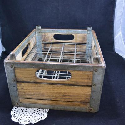 Antique/Vintage Mid Valley Farms, Lake Ariel PA Milk Crate 15X12X8