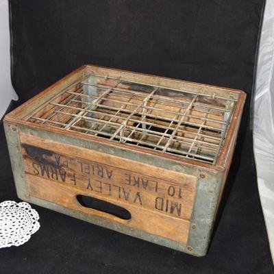 Antique/Vintage Mid Valley Farms, Lake Ariel PA Milk Crate 15X12X8